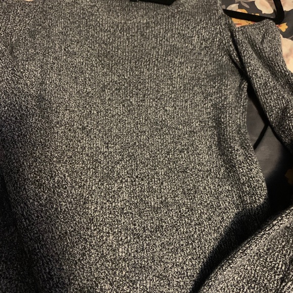 Cold shoulder marled knit sweater - Picture 4 of 5